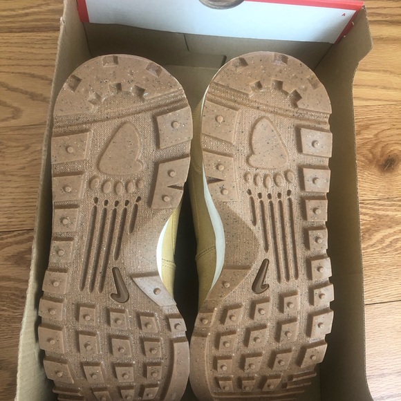 NEW Nike Hoodland Suede Men’s Hi Top Men’s  8 Haystack/Gum Light Brown - Picture 4 of 5